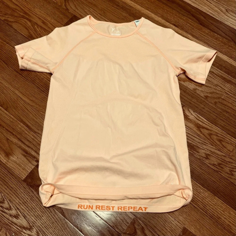 Old Navy Women’s Go-Dry Active Light Orange Fitted Run T-Shirt - Size M - VGUC
